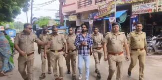 घर पर पथराव और धमकी के मामले में आरोपी गिरफ्तार, पुलिस ने क्षेत्र में कराया पैदल मार्च