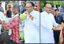 सड़क किनारे नारियल का ठेला लगाए पुराने साथी को देख रुका डिप्टी सीएम का काफिला, साथ बैठकर पिया नारियल पानी