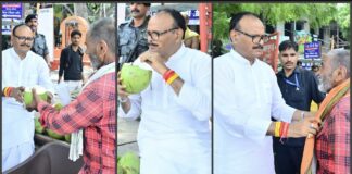 सड़क किनारे नारियल का ठेला लगाए पुराने साथी को देख रुका डिप्टी सीएम का काफिला, साथ बैठकर पिया नारियल पानी